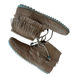Minnetonka Brown Suede Fringe Moccasin Boots Size 8 Boho Western Style